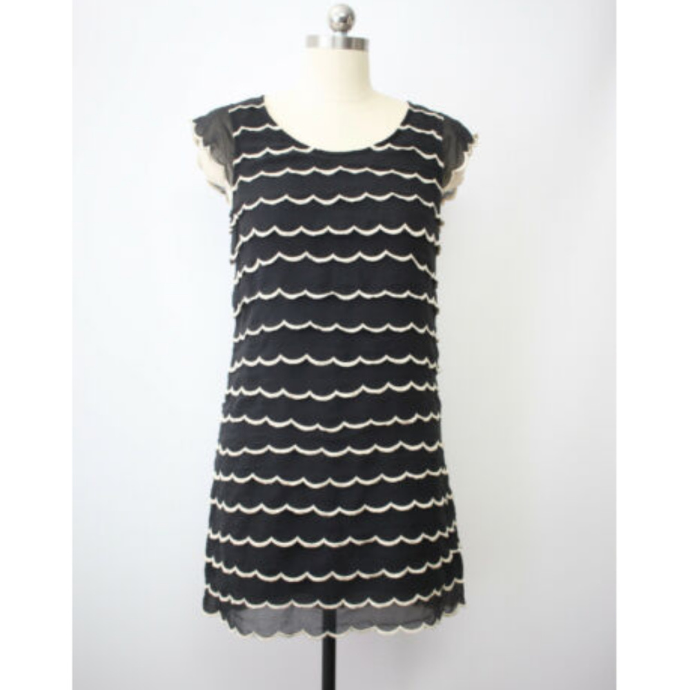 betsey johnson silk tiered scallop shift dress